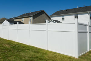 Vinyl fence installation in Charleston
